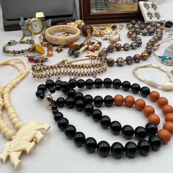 Vintage Junk Drawer Jewelry Lot & Miscellaneous Items - Picture 4 of 9